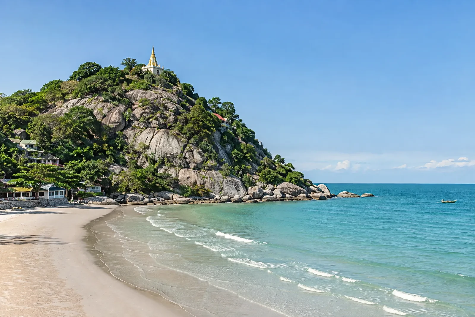 แหลม Khao Takiab ที่มีวัดอยู่บนเนินเขาเหนือชายหาด